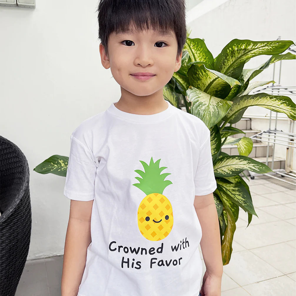 Crowned Me in His Favor  | Kids T-Shirt