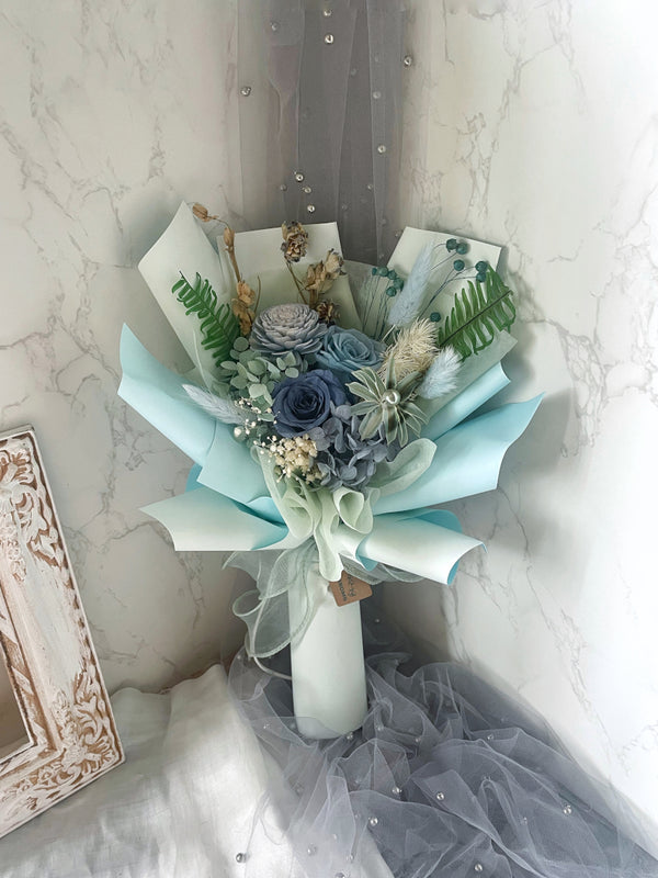 Zimra Blossoms Bouquet Small (1-2 Roses)
