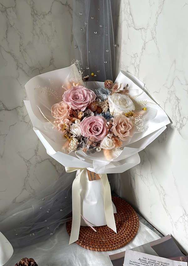 Zimra Blossoms Bouquet Large (6-8 Roses)