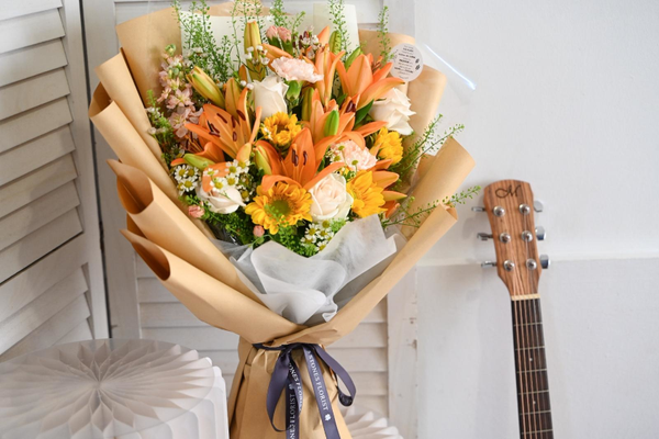 27/28 SEP 25 - 5 Stones Florist - 5 Stk Sunflower Bouquet w Lilies Bouquet w fillers (XL)
